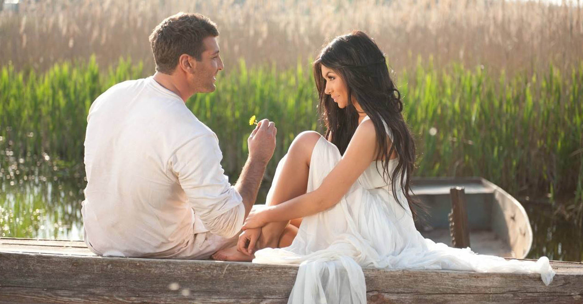 Совместное времяпровождение — это то, что действительно имеет значение. Даже если у вас плотный график, стоит найти время для маленькой романтики. Возможно, это будет вечерний пикник в парке или просто прогулка по вашему любимому месту. Важно не столько, где вы находитесь, сколько кто рядом.