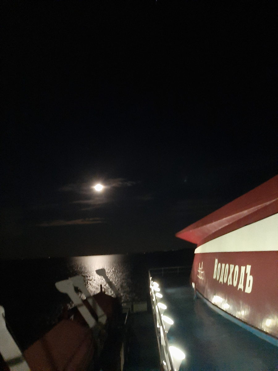 Эта лунная ночь, где ты и я...