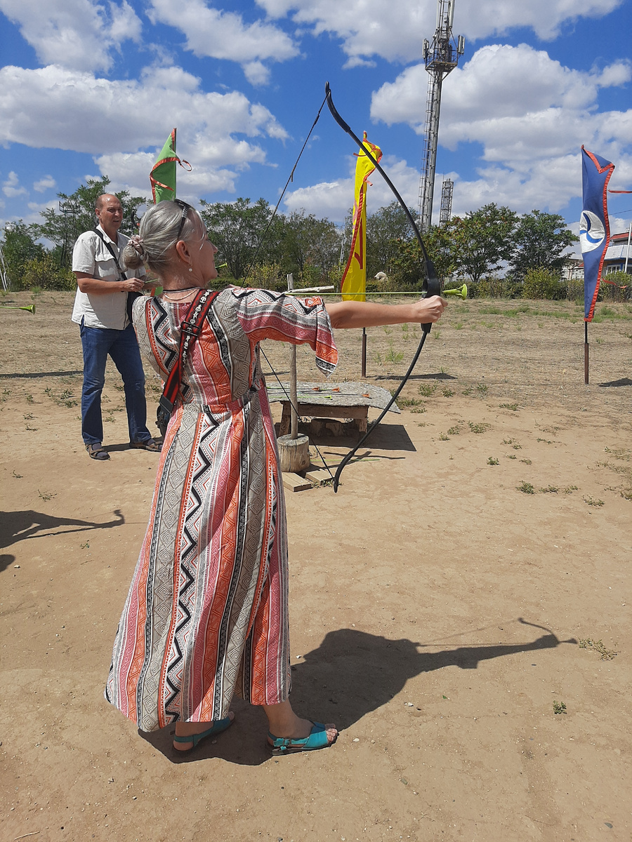 Учусь стрелять их лука