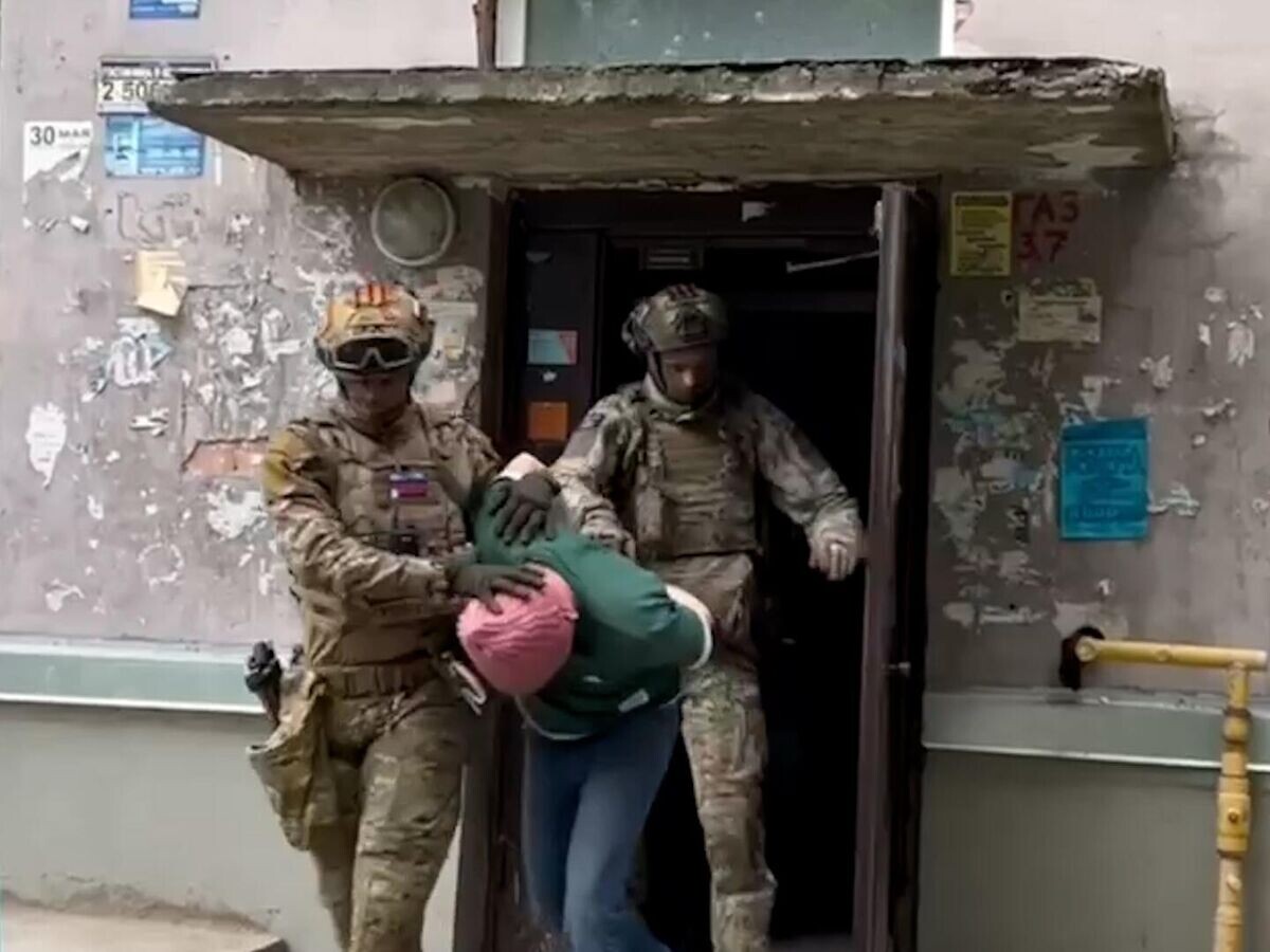    Кадры задержания жителя Красноярска, стрелявшего из окна© МВД РФ