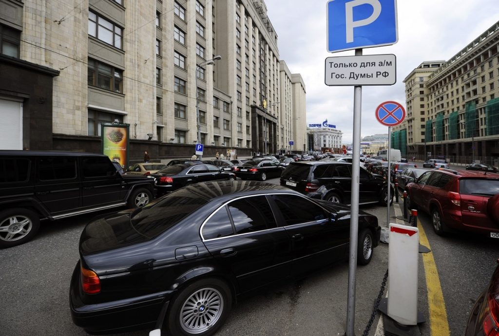 Во все времена персональные автомобили раздражали тех, кто был лишён подобных привилегий…