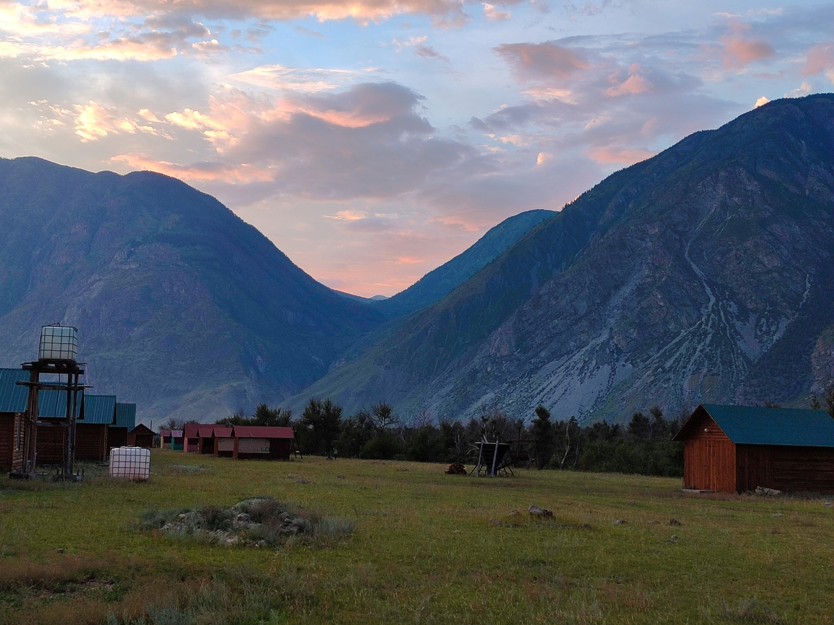 Заказ в долине Чулышман. Наша база