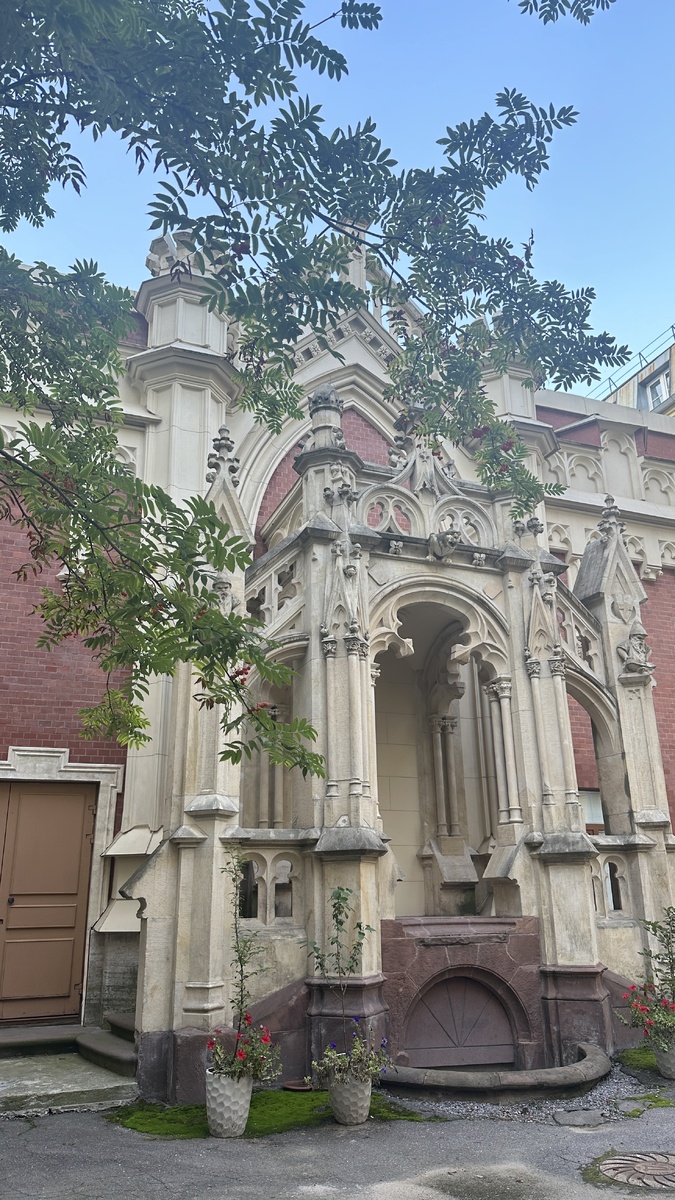 Листайте галерею, чтобы полюбоваться →→→
Готческий павильон