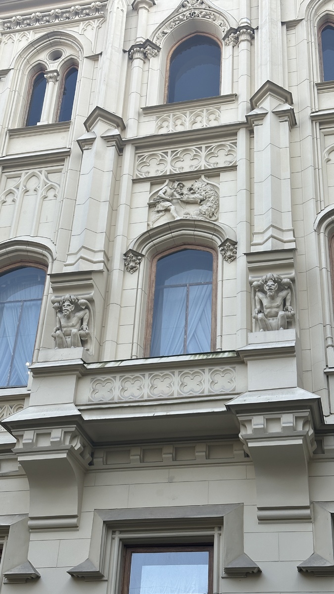 Листайте галерею, чтобы полюбоваться →→→
Фасад здания со стороны внутреннего двора