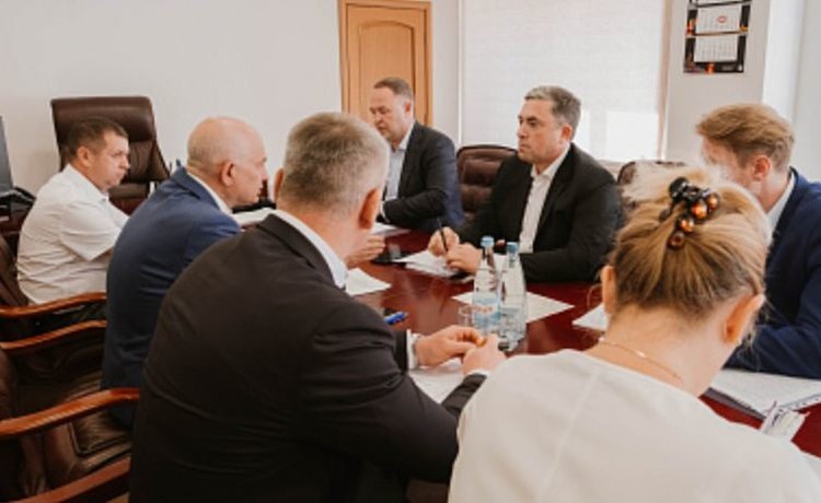    Значимые аграрные точки Орловской и Курской областей представили Максиму Увайдову