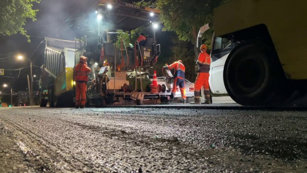    На Октябрьском проспекте устраняют колеи