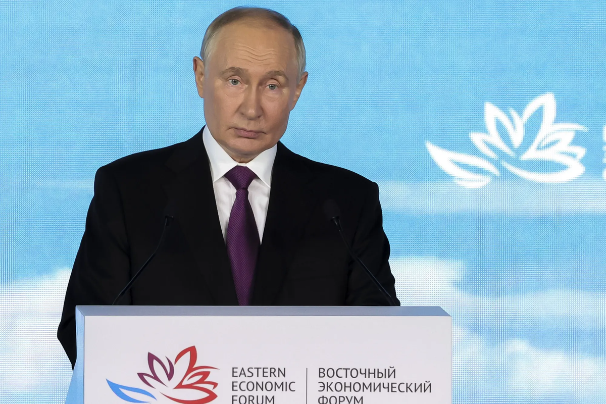 Владимир Путин во время выступления на экономическом форуме во Владивостоке 5 сентября. 