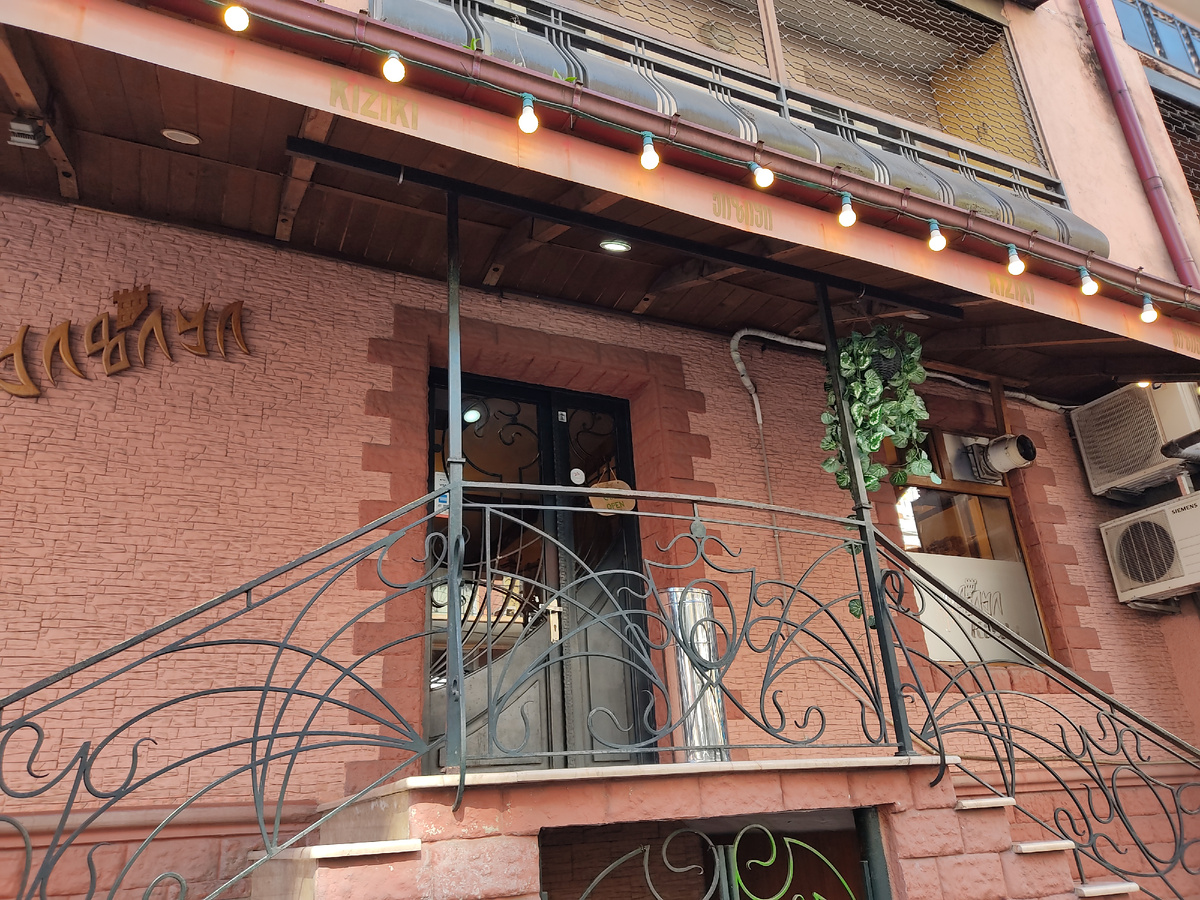 Так выглядит вход в ресторан.