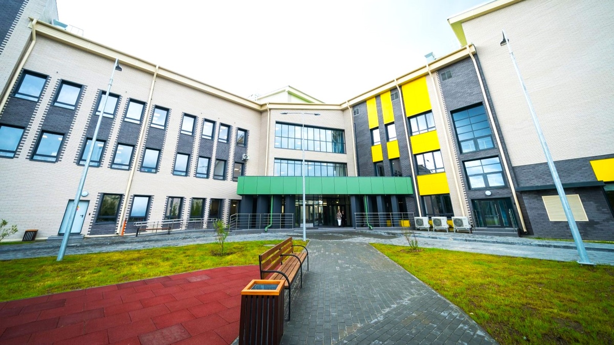    Образовательные организации Югры отметили новоселье