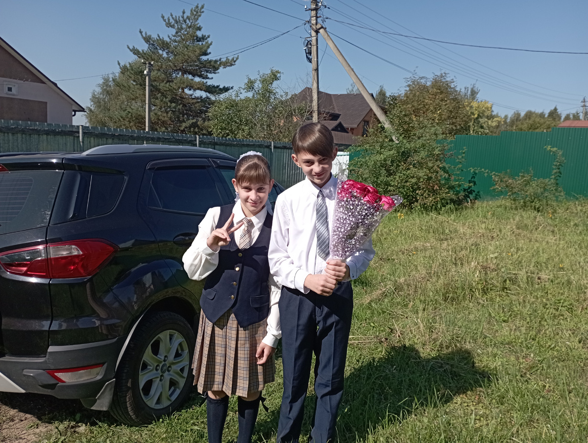 Мои ученики. В классе у Ники мы покупали один букет от всех.
