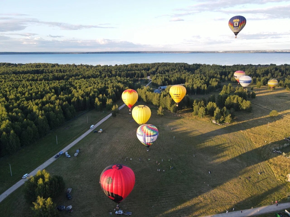 Вид на Плещеево озеро во время ежегодного фестиваля воздухоплавания. Фото: Илья 44 / Яндекс Карты