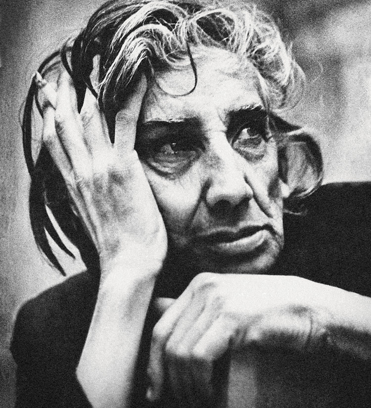 «Я родился дважды, – говорил он. – Второй раз – когда взял в руки кисть, мысленно стал различать цвета, глазами зреть красоту. С того момента, как родился художник Саттар».