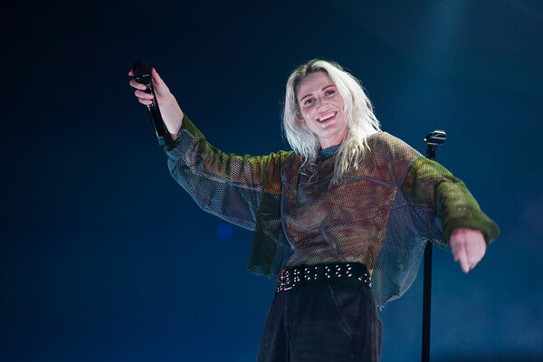 Эмили Армстронг во время первого выступления в составе группы Linkin Park, 5 сентября 2024 года / Jordan Strauss/Invision/AP