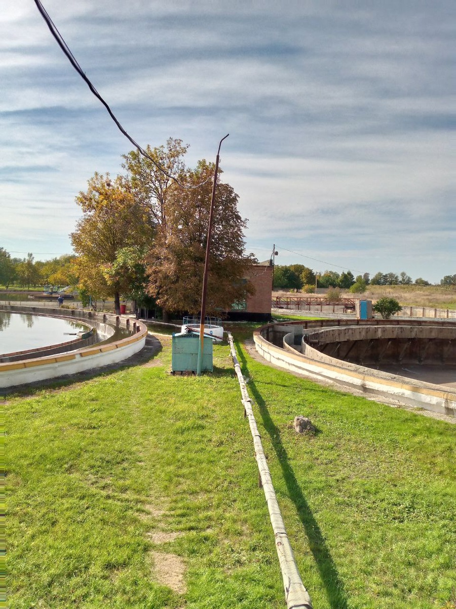 Первичные отстойники очистных сооружений канализации