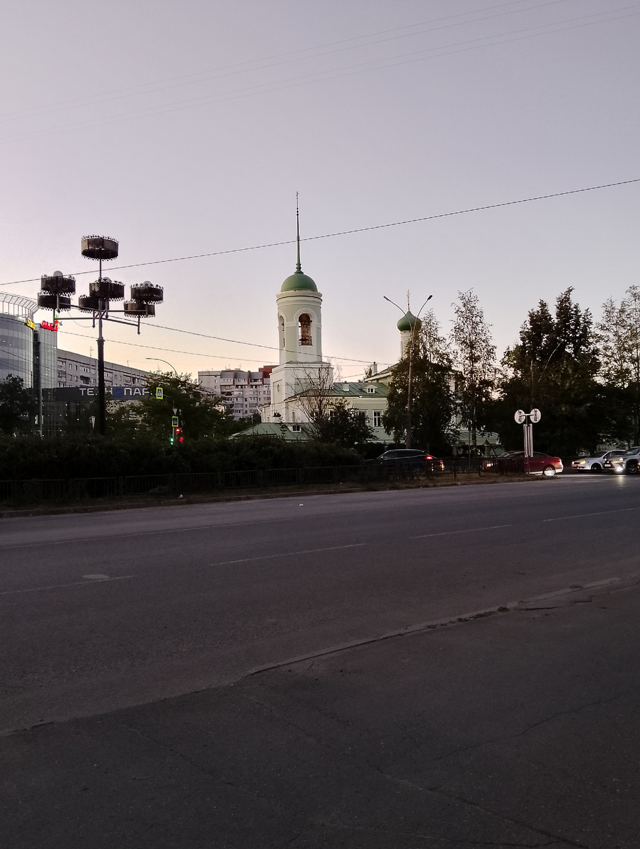 Колокольный звон именно из этого храма провожает и встречает меня с работы, фото автора