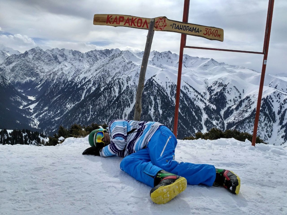 Спустя минут 15 после этого кадра я катился на заднем канте по, как тогда казалось, отвесному склону, проклиная сказанное около месяца назад "Ладно, поеду"