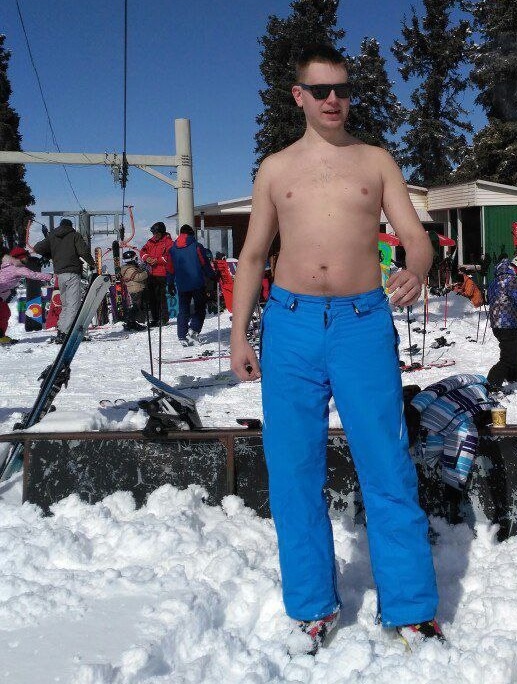 Я тут выпендривался, типо зимой могу без куртки. Невероятно крутой поступок. Особенно с такой формой.