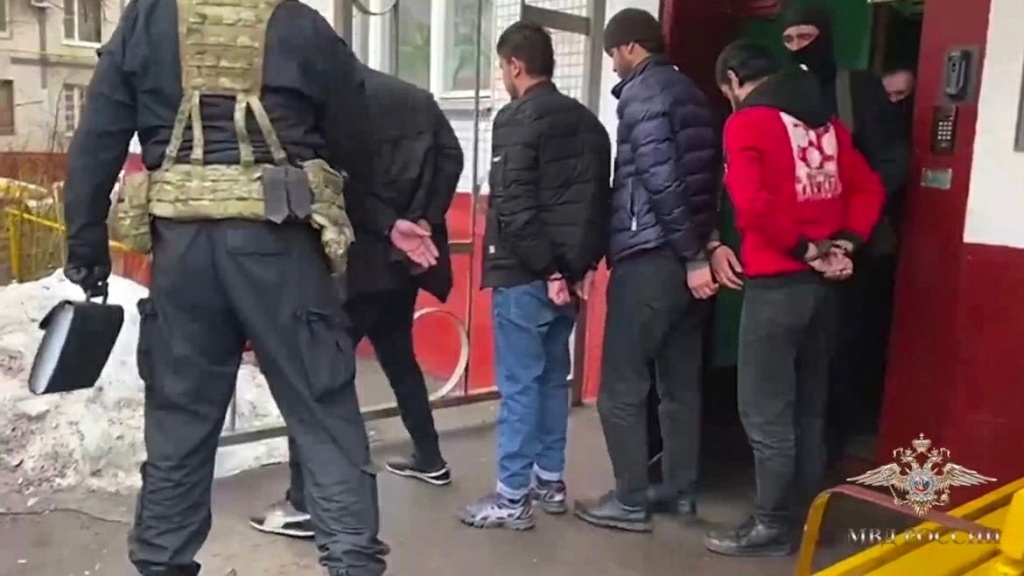 Суд в Тверской области оштрафовал мигрантов за то, что они работали здесь, а не в Москве