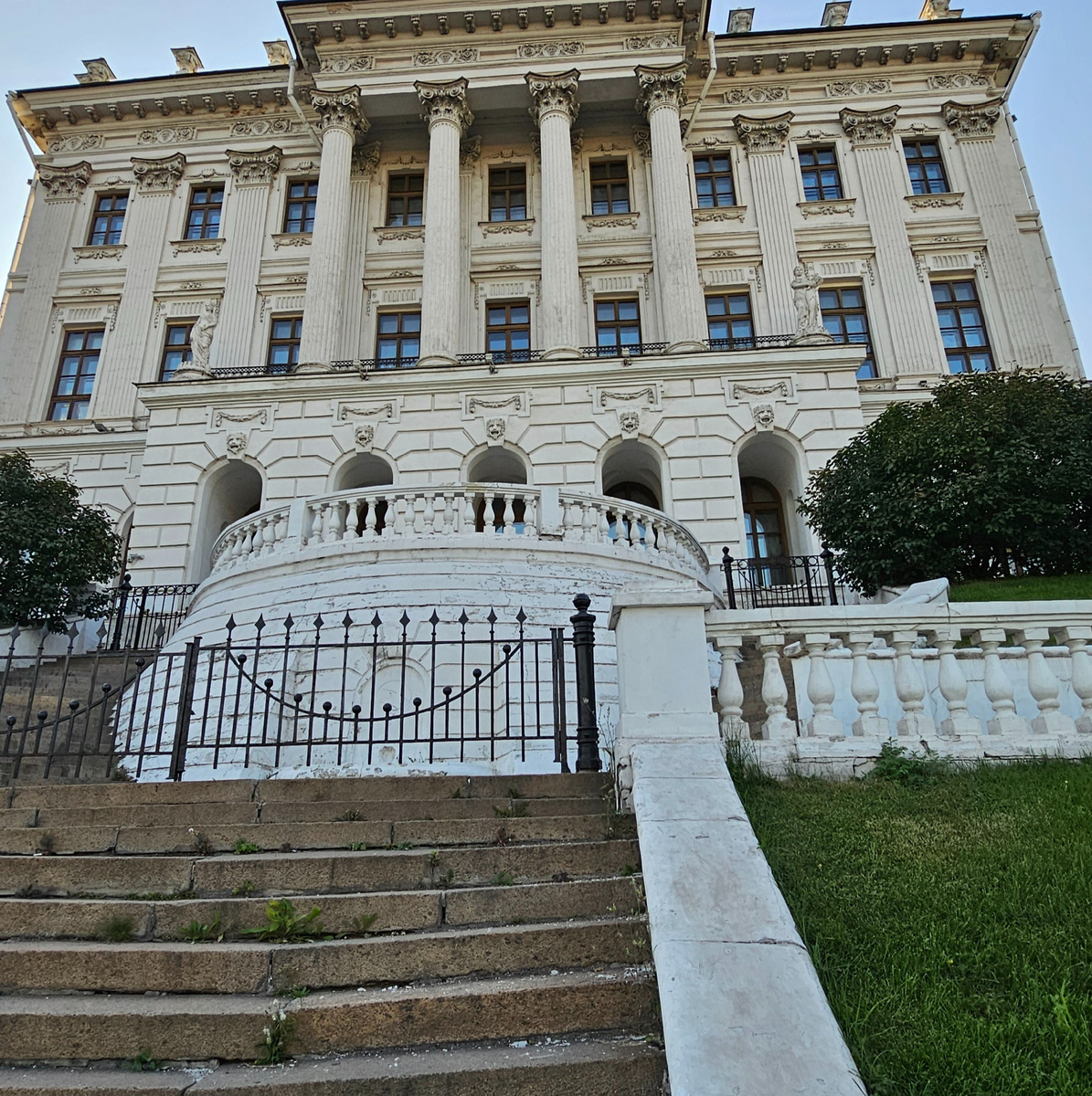 Пашков дом (Фото автора Л. Баевой)