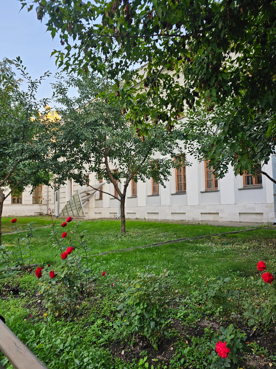 Правый флигель (Фото автора Л. Баевой)