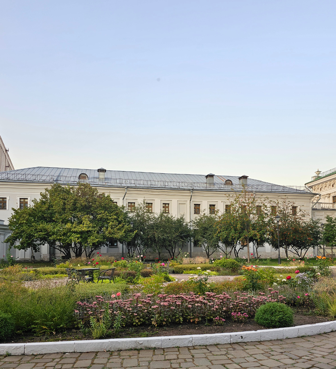 Левый флигель (фото автора Л. Баевой)