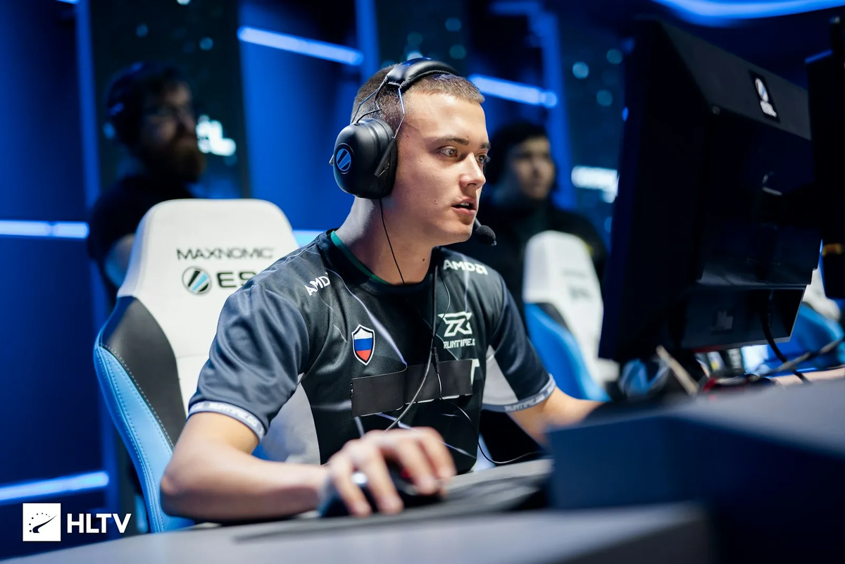 Денис seized Костин