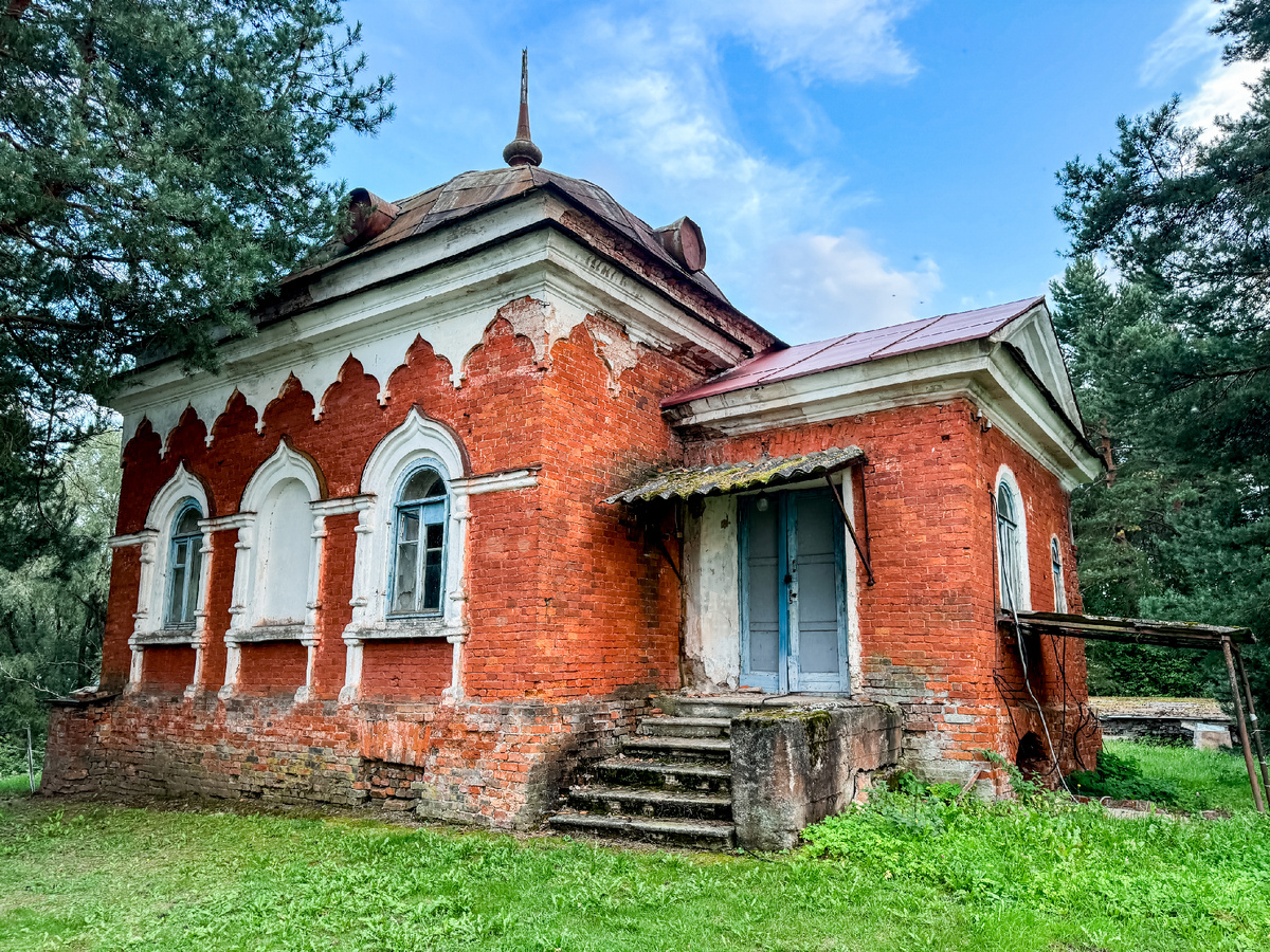 Каменные постройки на территории скита. Фото автора