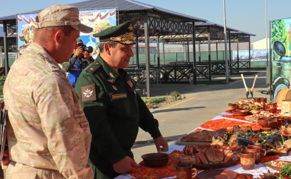 Жил довольно неплохо