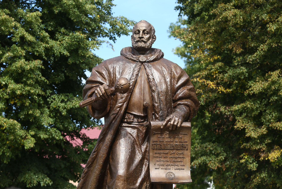 Памятник Льву Сапега в г. Слоним.