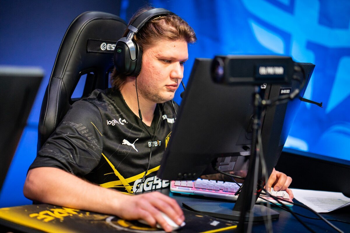 Александр s1mple Костылев