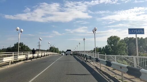 Темрюк. Поездка на машине по городу у двух морей. Показываю как выглядит город в сентябре.