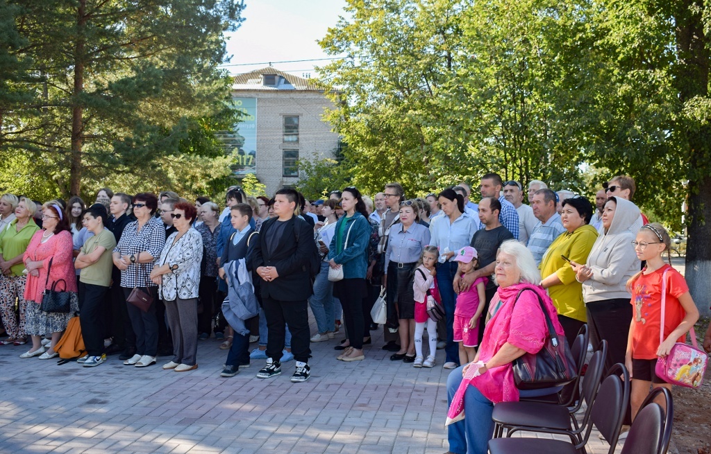 В Тверской области открыт памятник основательнице поселка Оленино