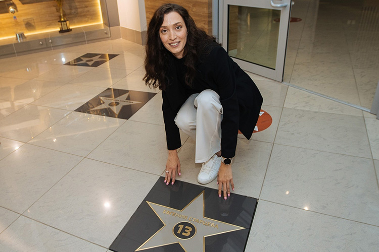    Евгения Старцева: «Сегодня особенный день для меня. В Казани прошли 9 лет моей жизни. И это были лучшие годы моей карьеры».   
Фото: Роман Кручинин, dinamo-kazan.com