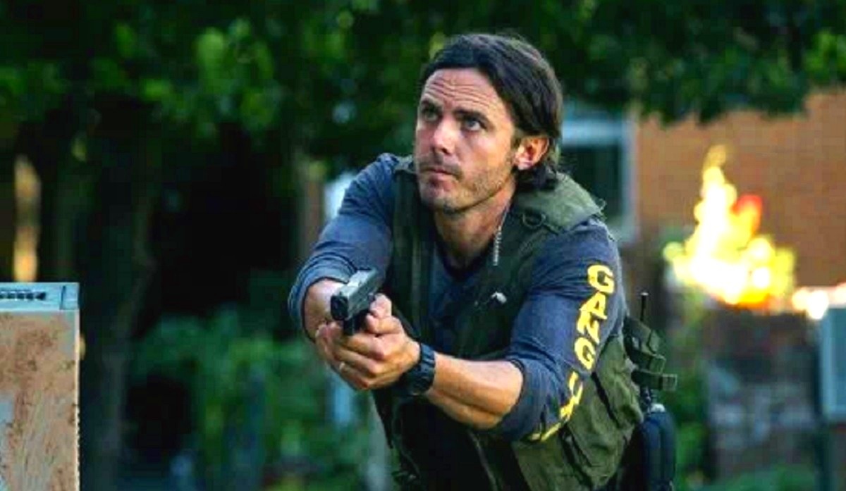 Надпись на полицейском: "Банда"... Что-то совсем я запутался  в этом вашем постмодернизме. 