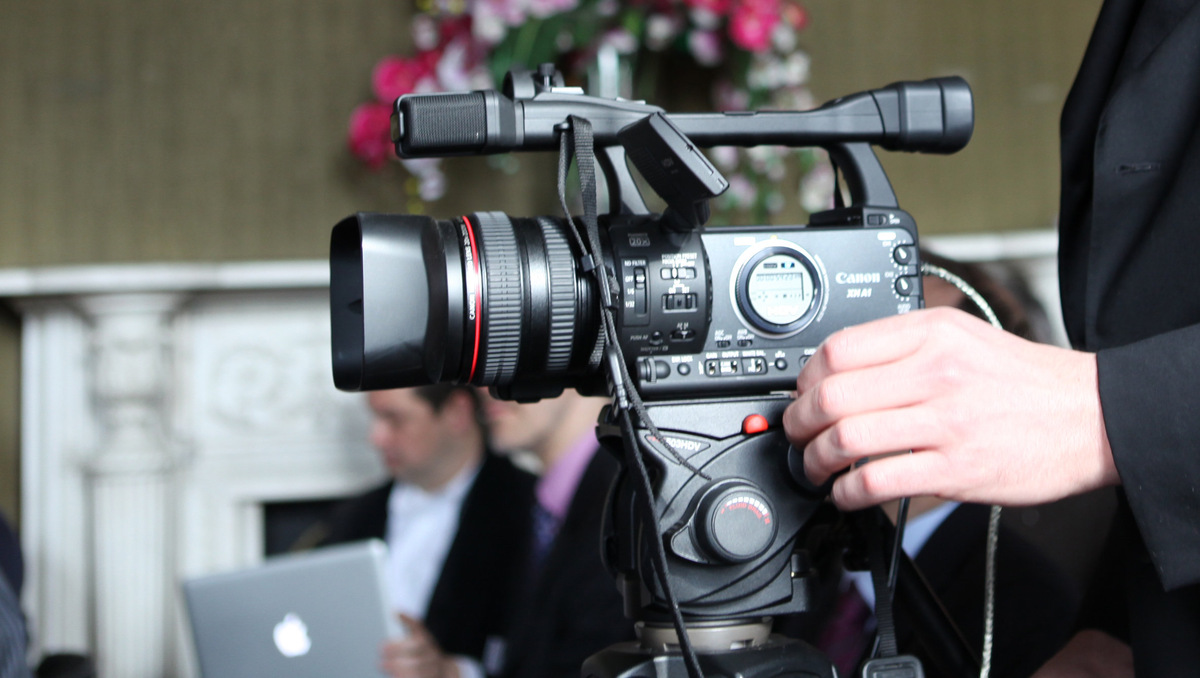 Съемка видеорепортажа © CC BY-SA 2.0 / Lars Plougmann