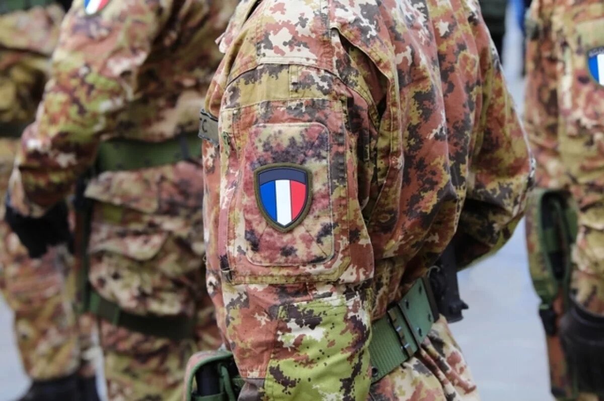    Гробы имени Макрона.