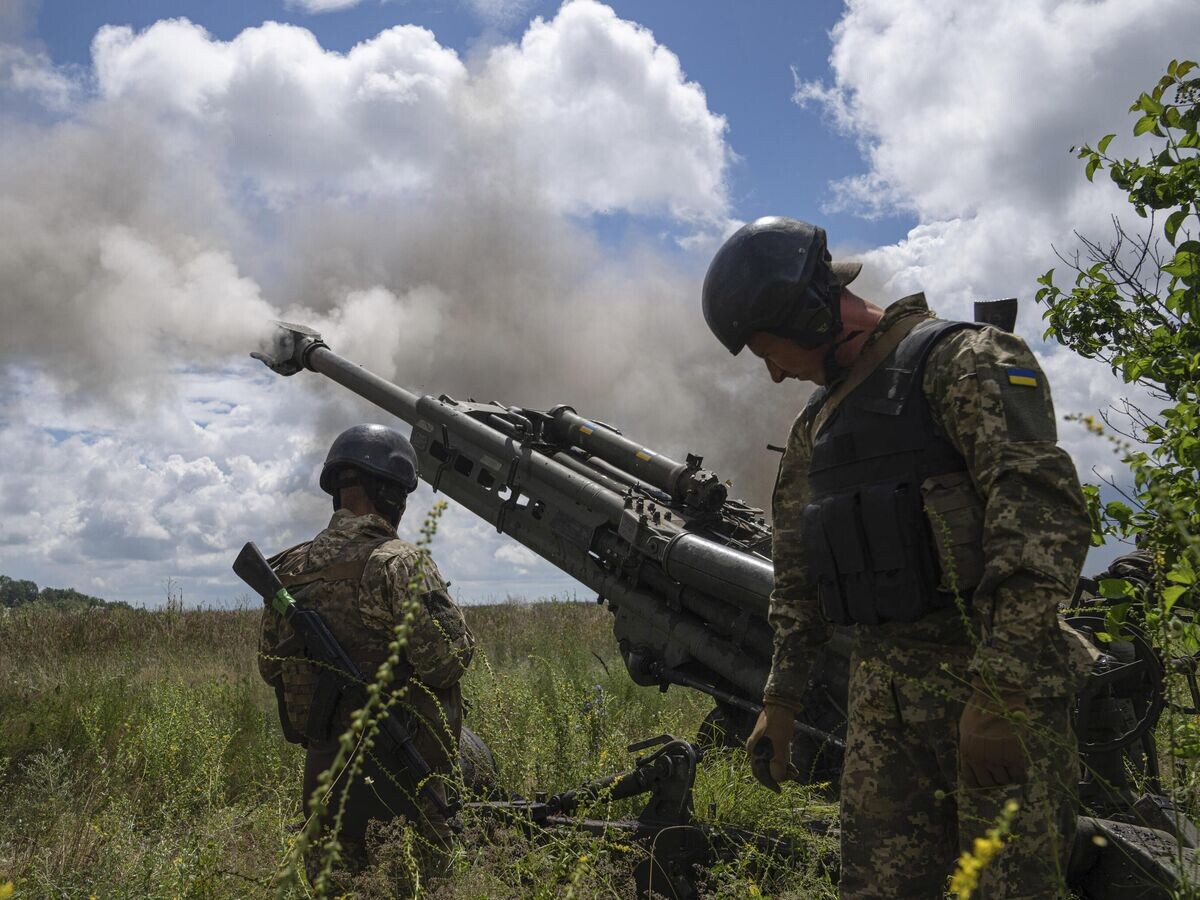    Украинские военные© AP Photo / Evgeniy Maloletka