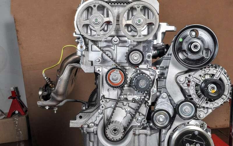    На двигателях недорогих автомобилей ремень оказывается легче, проще и дешевле, чем цепь.