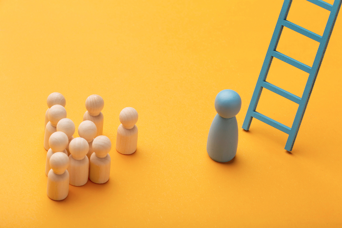 <a href="https://ru.freepik.com/free-photo/still-life-business-roles-with-various-pawns_24749558.htm#fromView=image_search&page=1&position=0&uuid=872a4f8f-6b15-4cf7-9a6b-d311d68cbe1c">Изображение от freepik</a>
