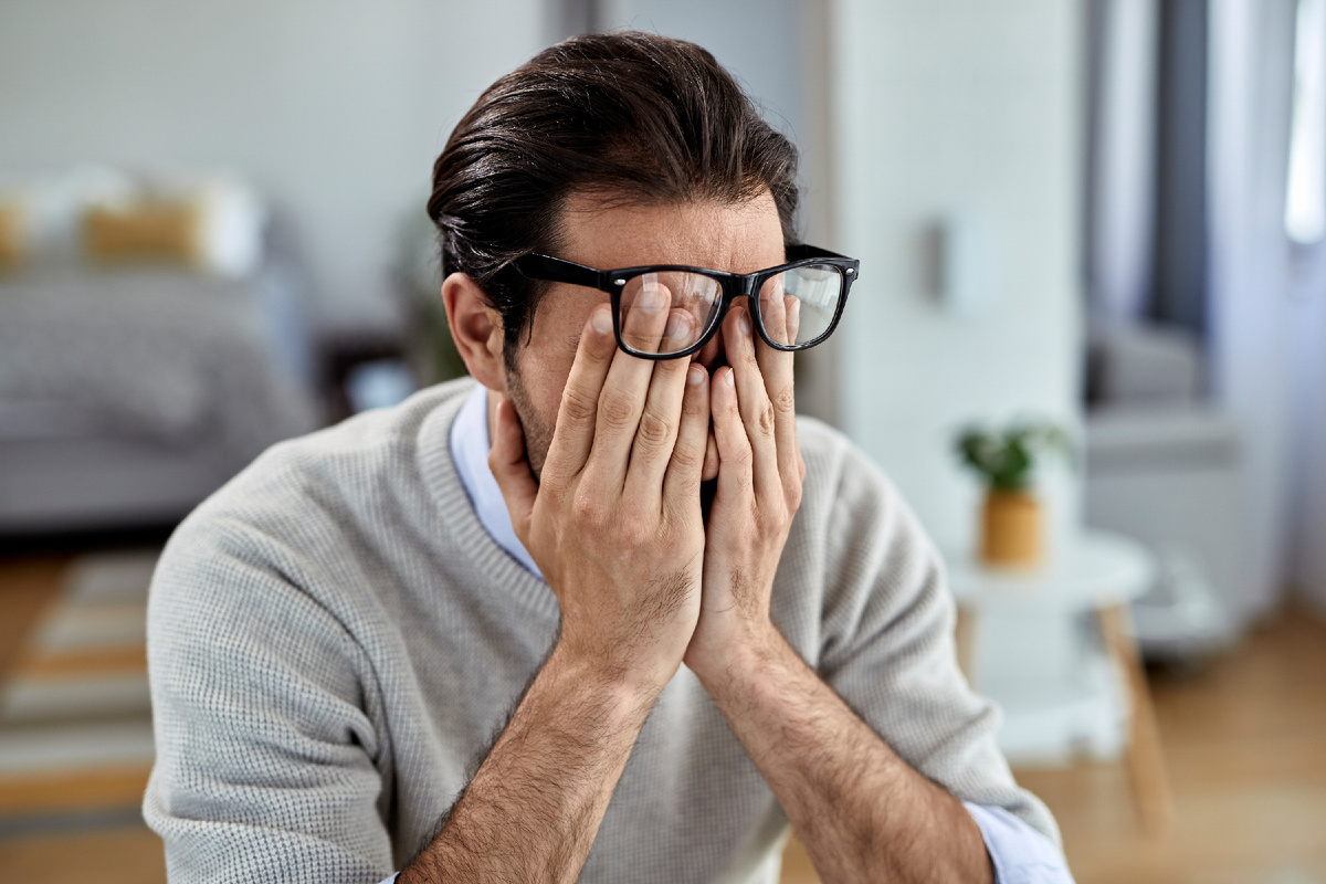 <a href="https://ru.freepik.com/free-photo/young-businessman-feeling-exhausted-while-working-home_26343966.htm#fromView=image_search&page=1&position=0&uuid=48e57034-2ad6-4a84-b658-04565b8514e8">Изображение от Drazen Zigic на Freepik</a>