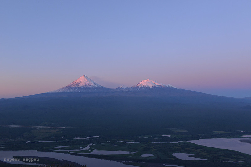 Вулкан Ключевая Сопка на закате