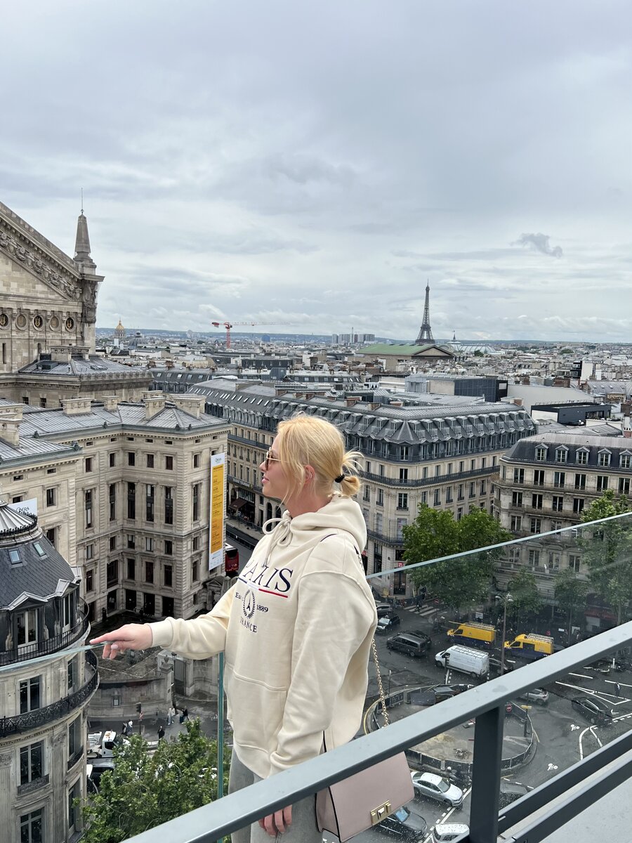 Это я в Париже