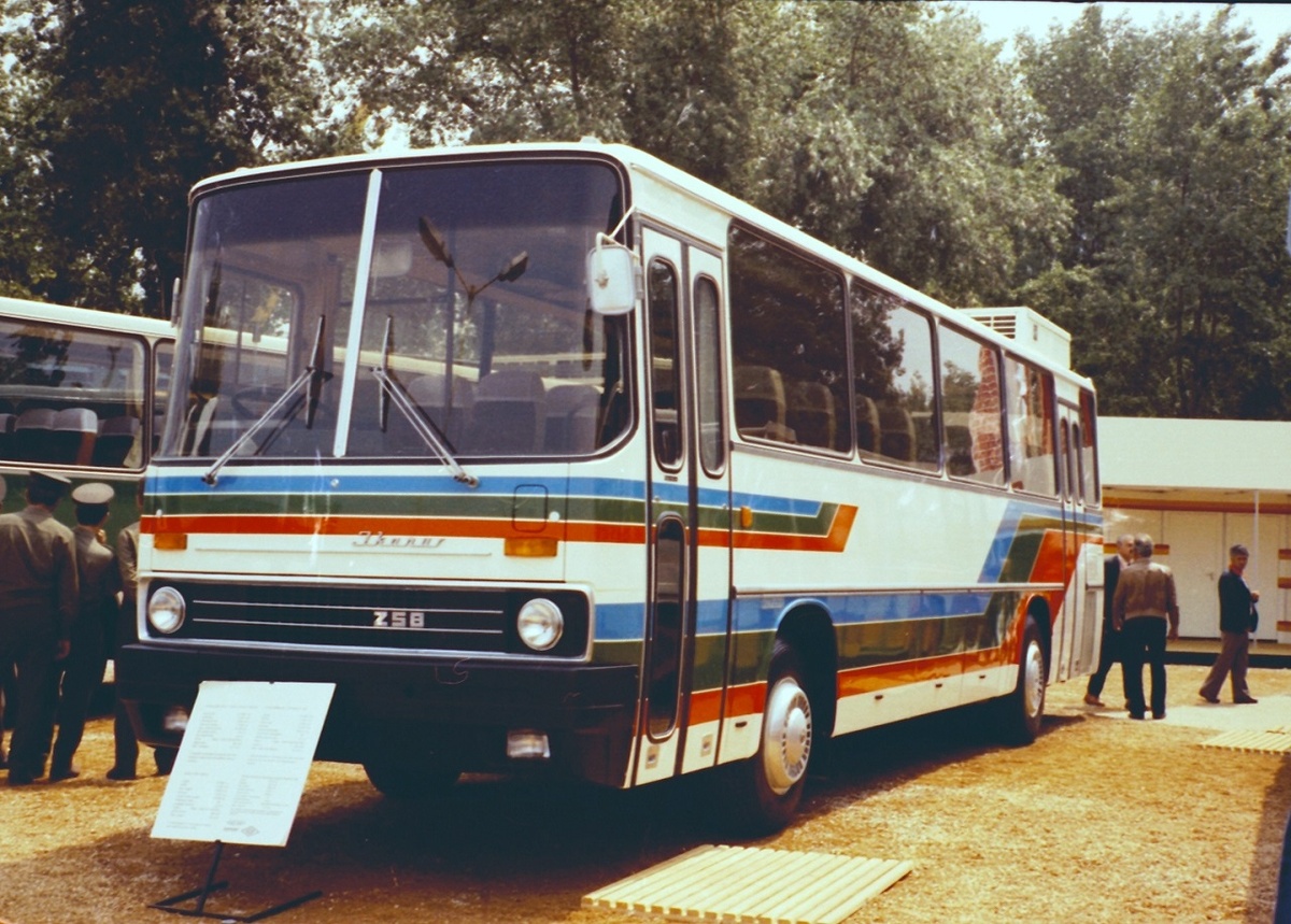 ▲ Ikarus 258.K1 на выставке-ярмарке BNV`81. Венгрия, Будапешт