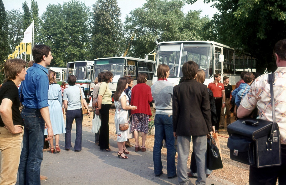 ▲ Ikarus 258.K1 среди новинок завода Икарус на выставке-ярмарке BNV`81. Венгрия, Будапешт