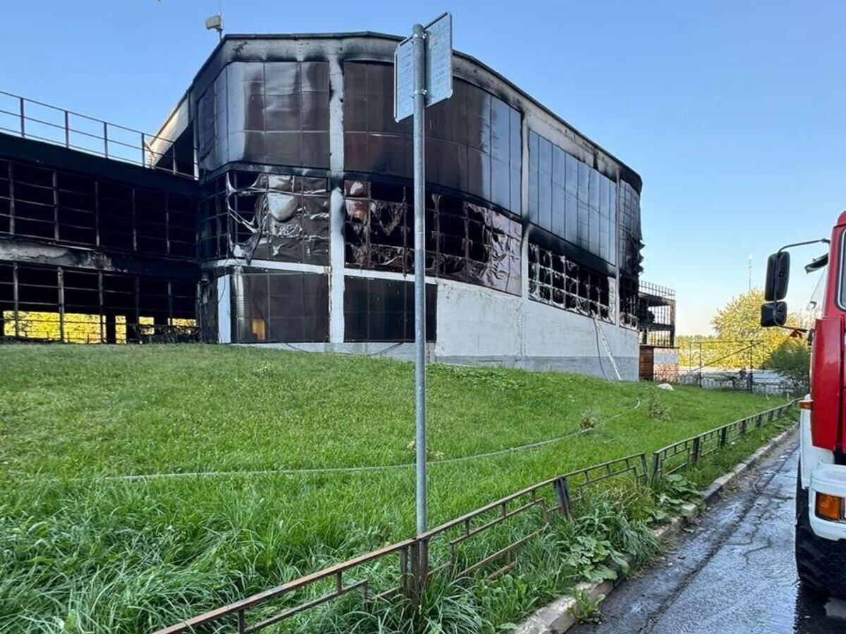    Место пожара на автомобильной парковке в подмосковном поселке Лесной городок© Фото : Прокуратура Московской области/Telegram