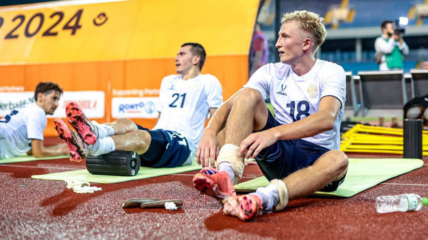    Дмитрий Воробьев и Руслан Литвинов.Михаил Шапаев / Российский футбольный союз