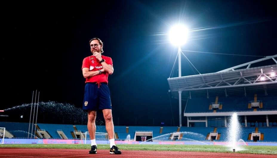    Валерий Карпин способен победить все, кроме тайфуна в Азии. Фото: РФС