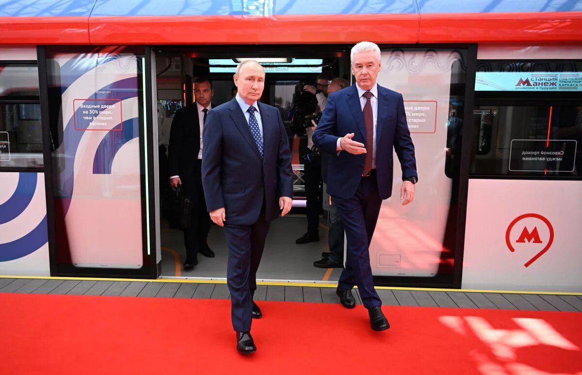    Путин и Собянин открыли 16-ю линию московского метро