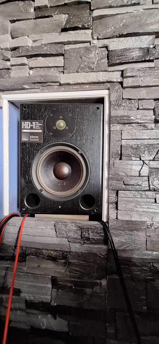 Meyer Sound HD1 - мониторы среднего поля