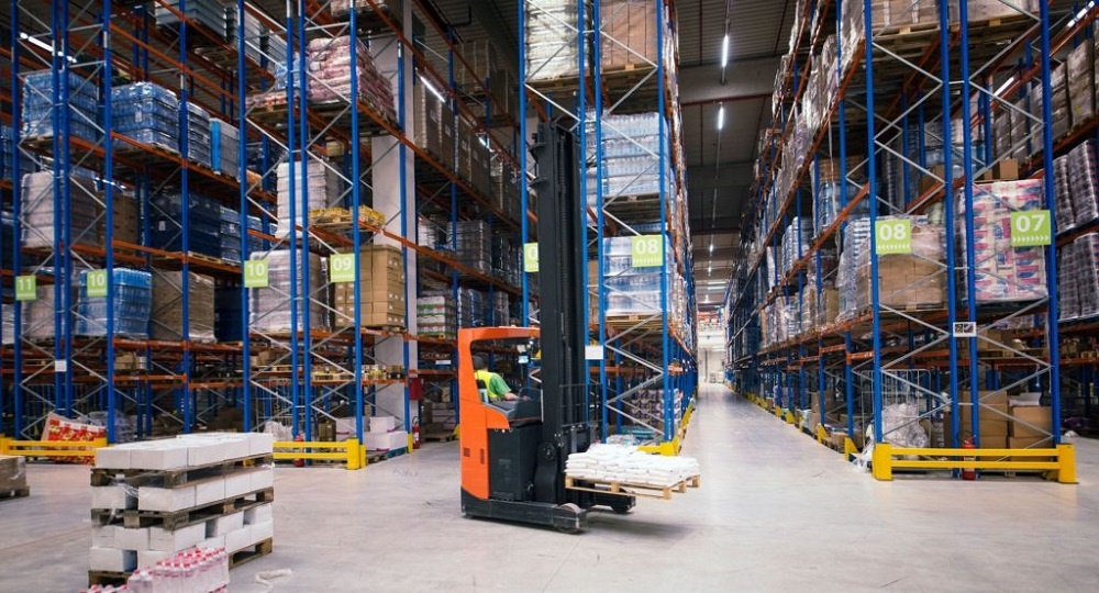 Напольное покрытие в таких помещениях должно соответствовать строгим требованиям, касающимся как прочности, так и функциональности